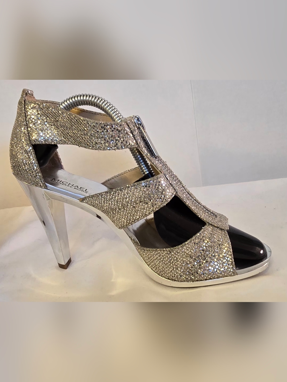 *NEW Michael Kors Silver Glitter T-Strap Heels 6 1/2 - Picture 2 of 9